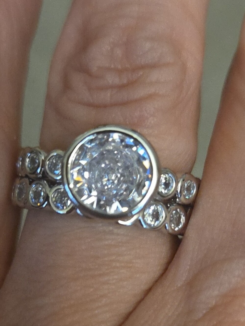 Round Brilliant Silvertone Bezel Engagement Ring w/ Band - White CZ size 6 NIB
